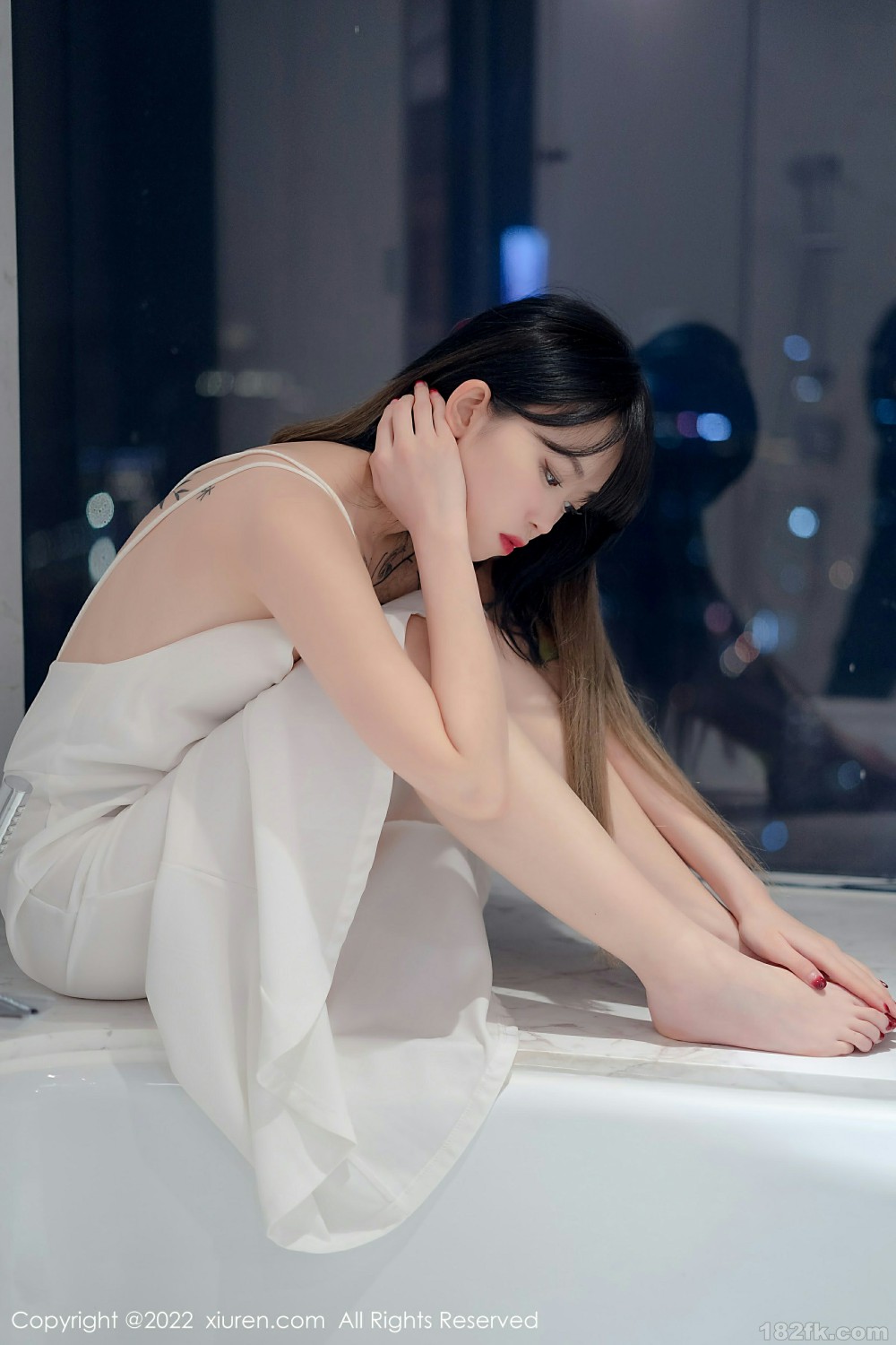 [XiuRen秀人网] 2022.02.21 No.4611 奶瓶. 极致美腿第5张