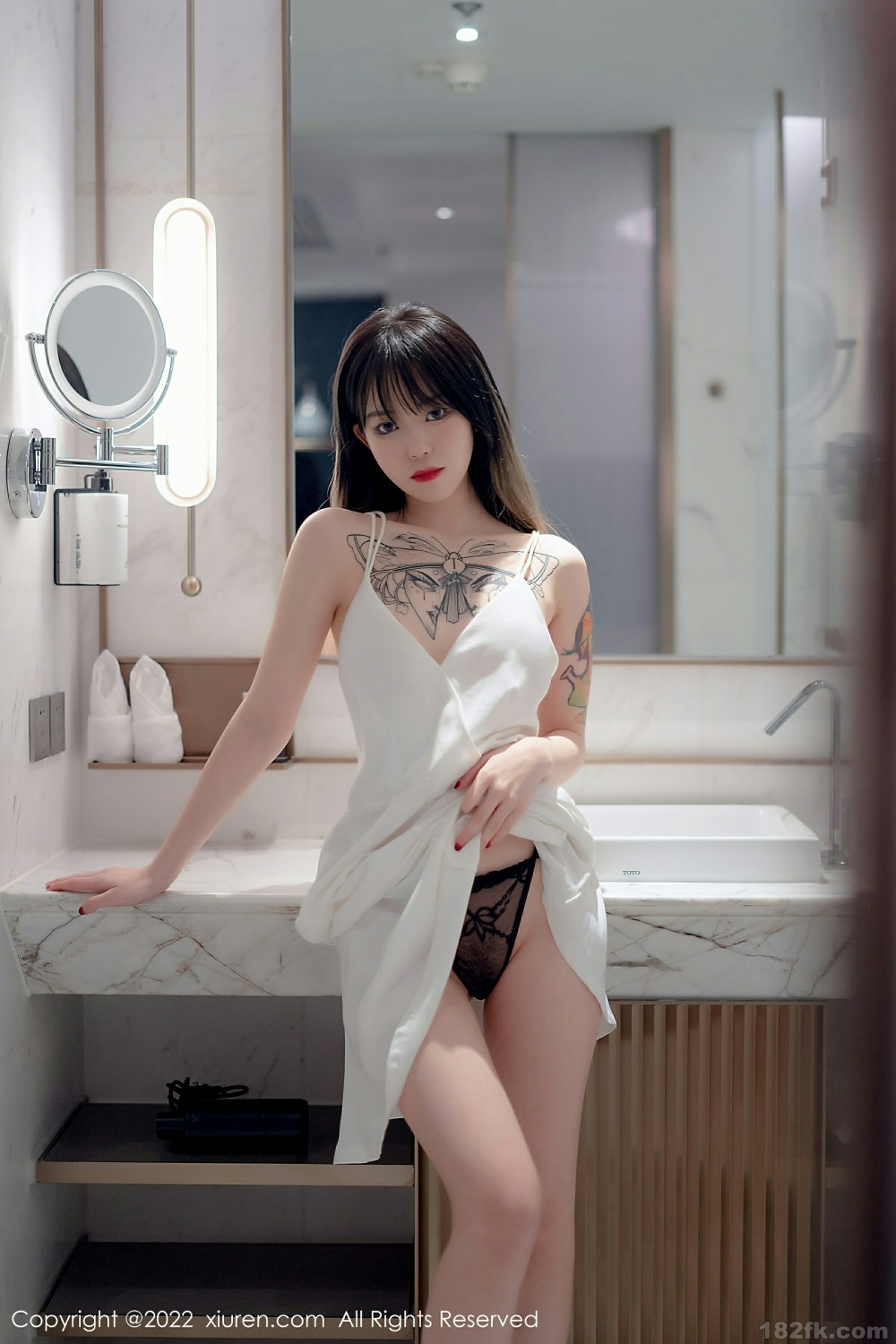 [XiuRen秀人网] 2022.02.21 No.4611 奶瓶. 极致美腿第6张