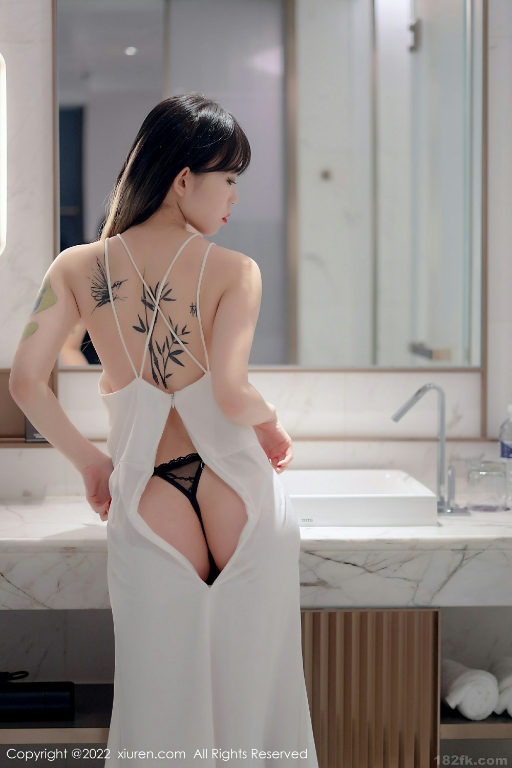 [XiuRen秀人网] 2022.02.21 No.4611 奶瓶. 极致美腿第8张