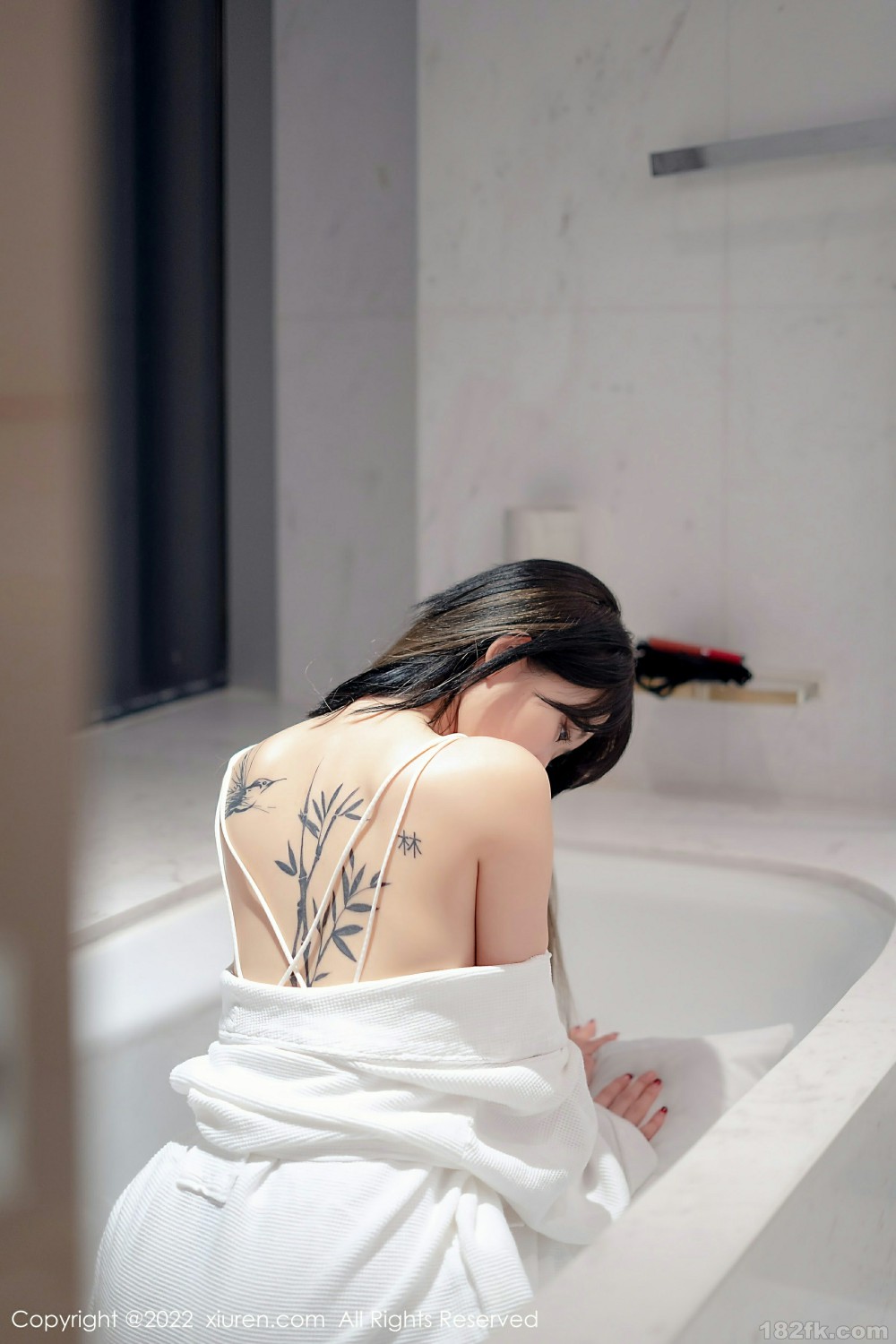 [XiuRen秀人网] 2022.02.21 No.4611 奶瓶. 极致美腿第2张