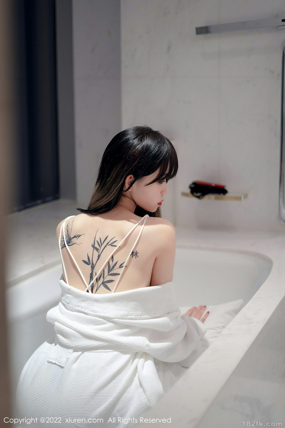 [XiuRen秀人网] 2022.02.21 No.4611 奶瓶. 极致美腿第2张
