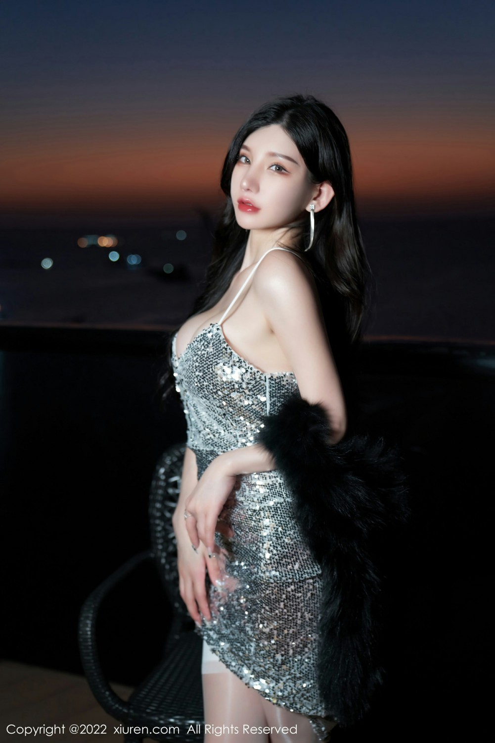 [XiuRen秀人网] 2022.02.23 No.4628 周于希Sally 银色吊带裙第3张