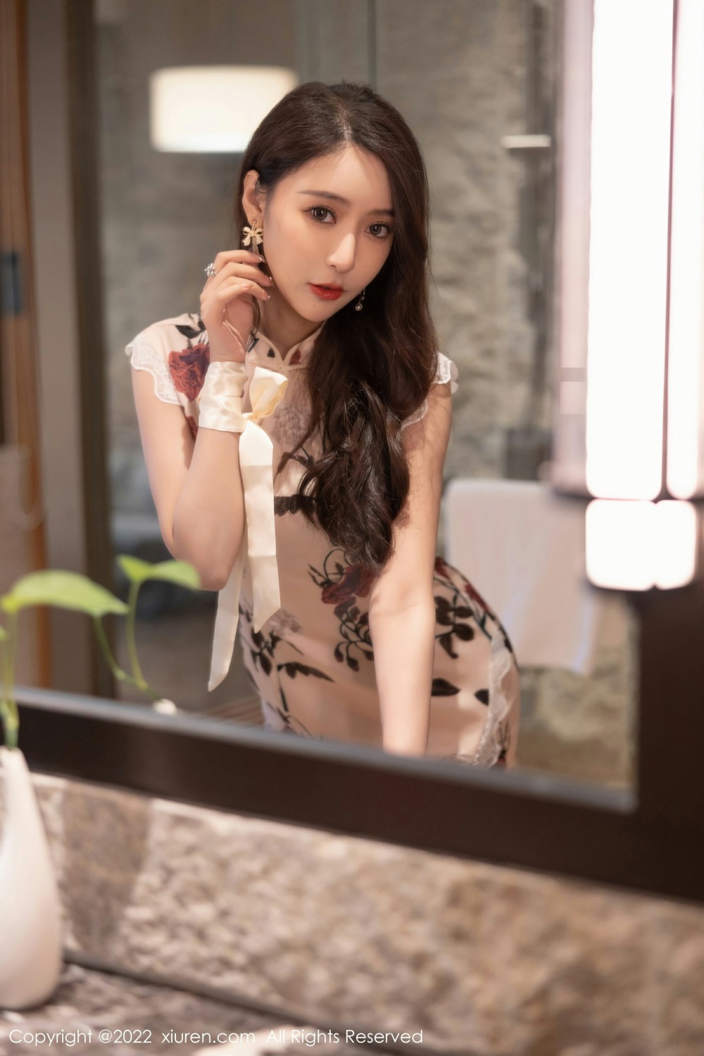 [XiuRen秀人网] 2022.03.08 No.4688 王馨瑶yanni 花纹旗袍第6张