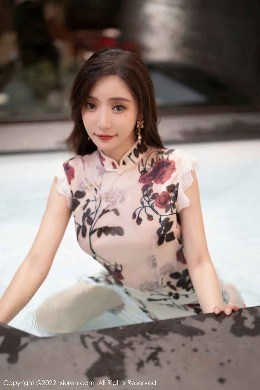 [XiuRen秀人网] 2022.03.08 No.4688 王馨瑶yanni 花纹旗袍第1张