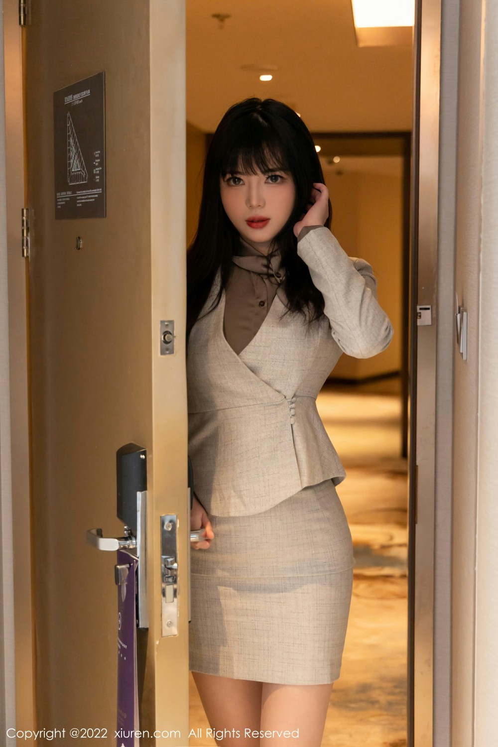 [XiuRen秀人网] 2022.03.09 No.4689 Arude薇薇 制服诱惑第1张