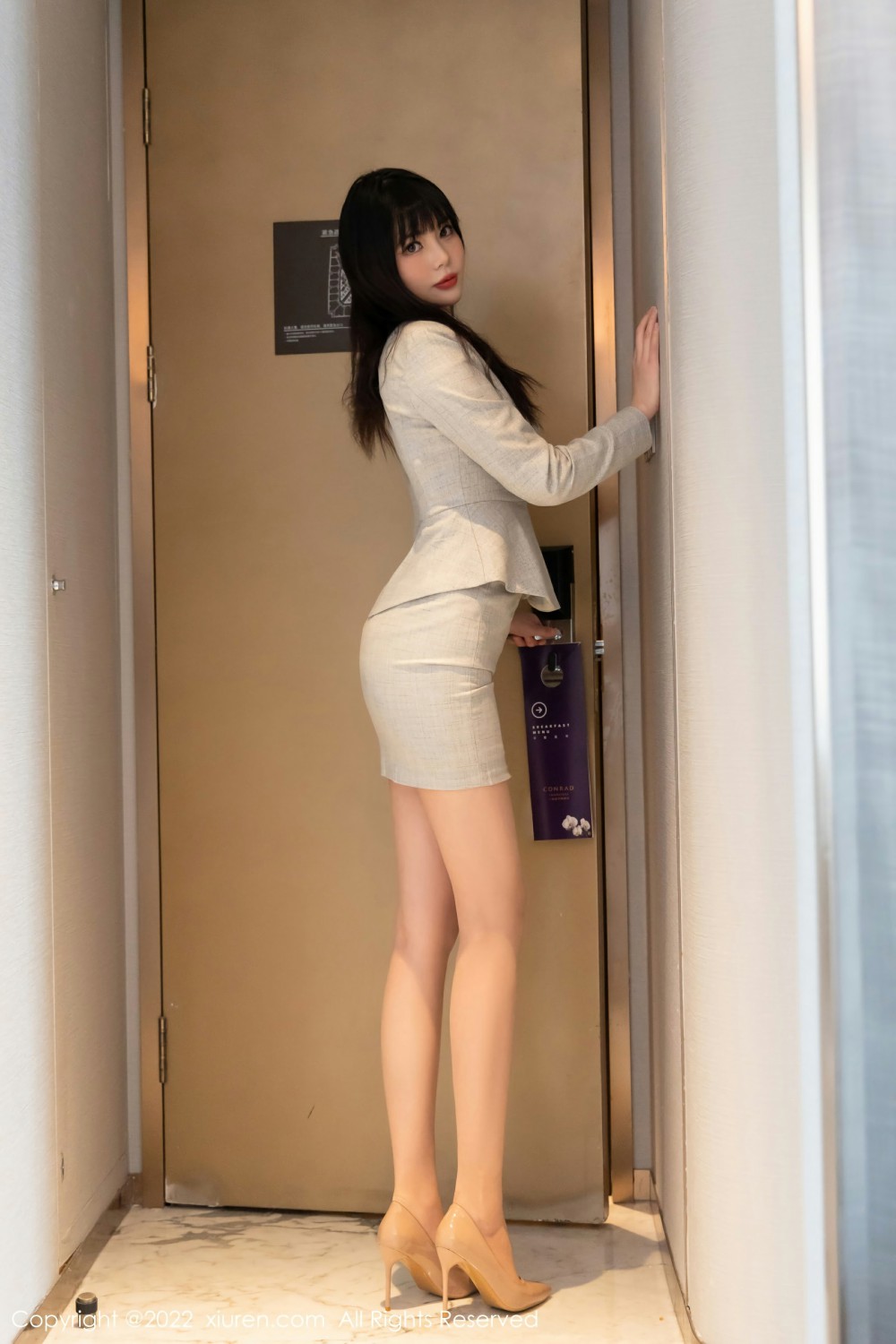 [XiuRen秀人网] 2022.03.09 No.4689 Arude薇薇 制服诱惑第2张