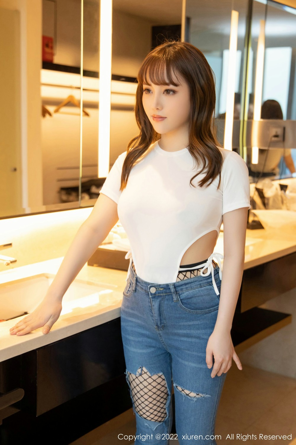 [XiuRen秀人网] 2022.03.17 No.4729 豆瓣酱 性感牛仔裤第1张