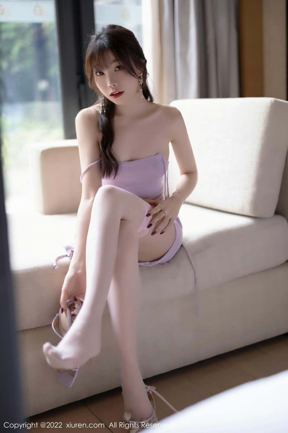 [XiuRen秀人网] 2022.03.17 No.4734 芝芝Booty 紫色吊带第10张