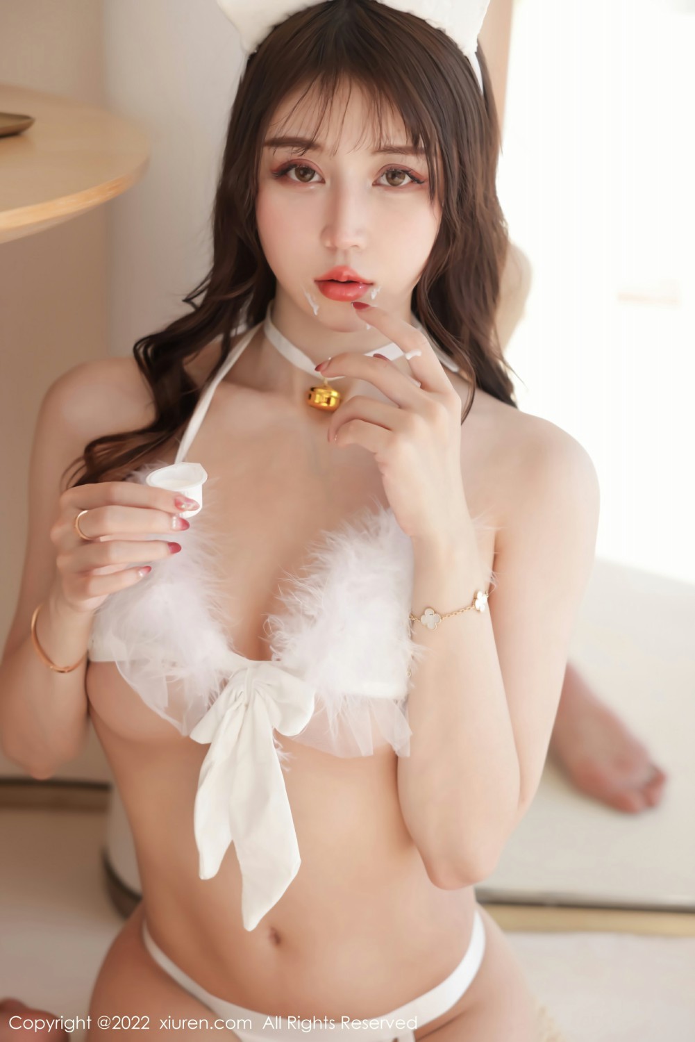 [XiuRen秀人网] 2022.03.18 No.4738 tina_甜仔 白色毛内衣第1张