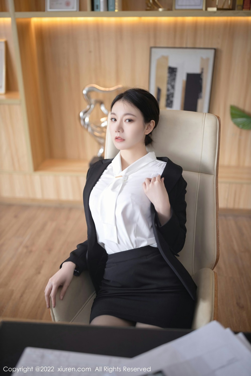 [XiuRen秀人网] 2022.03.22 No.4755 安然Maleah 女老板写真第1张