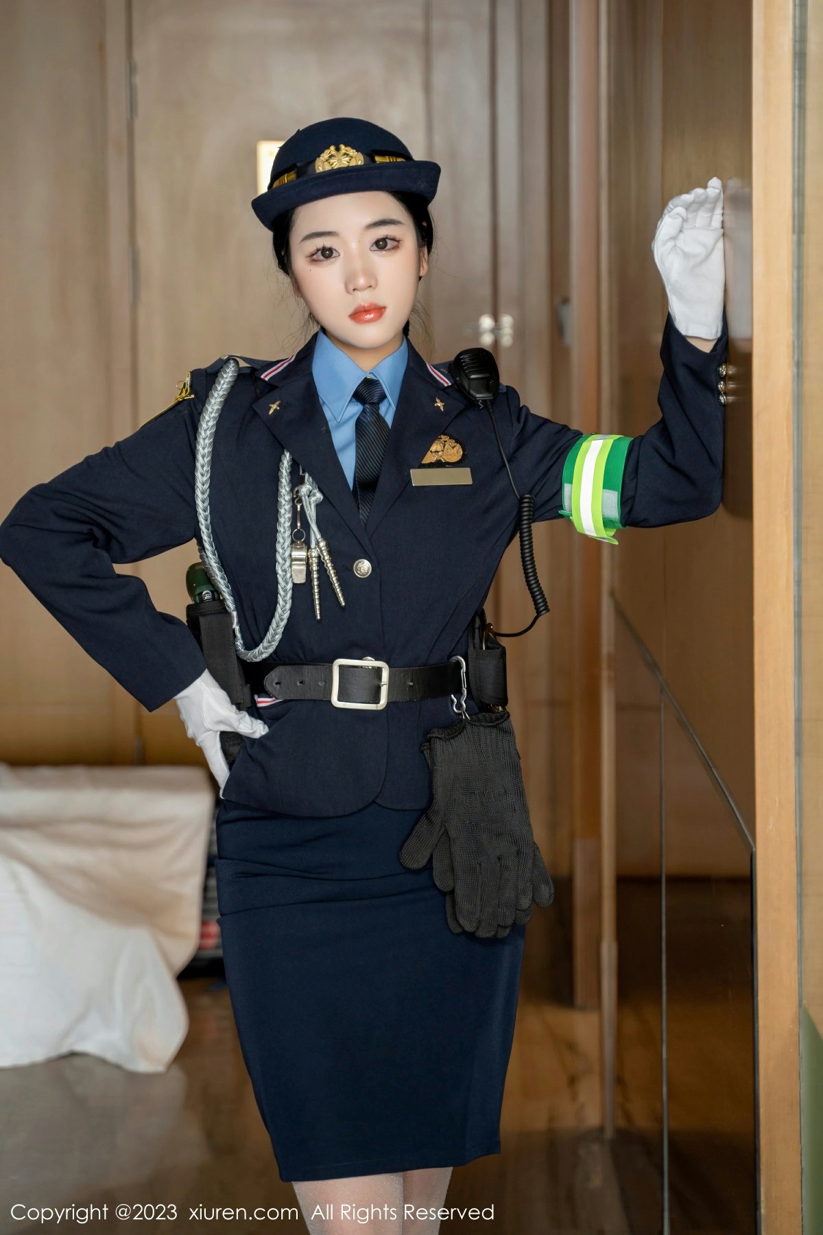 [XiuRen秀人网] 2023.03.30 No.6497 汐汐爱吃草莓第1张