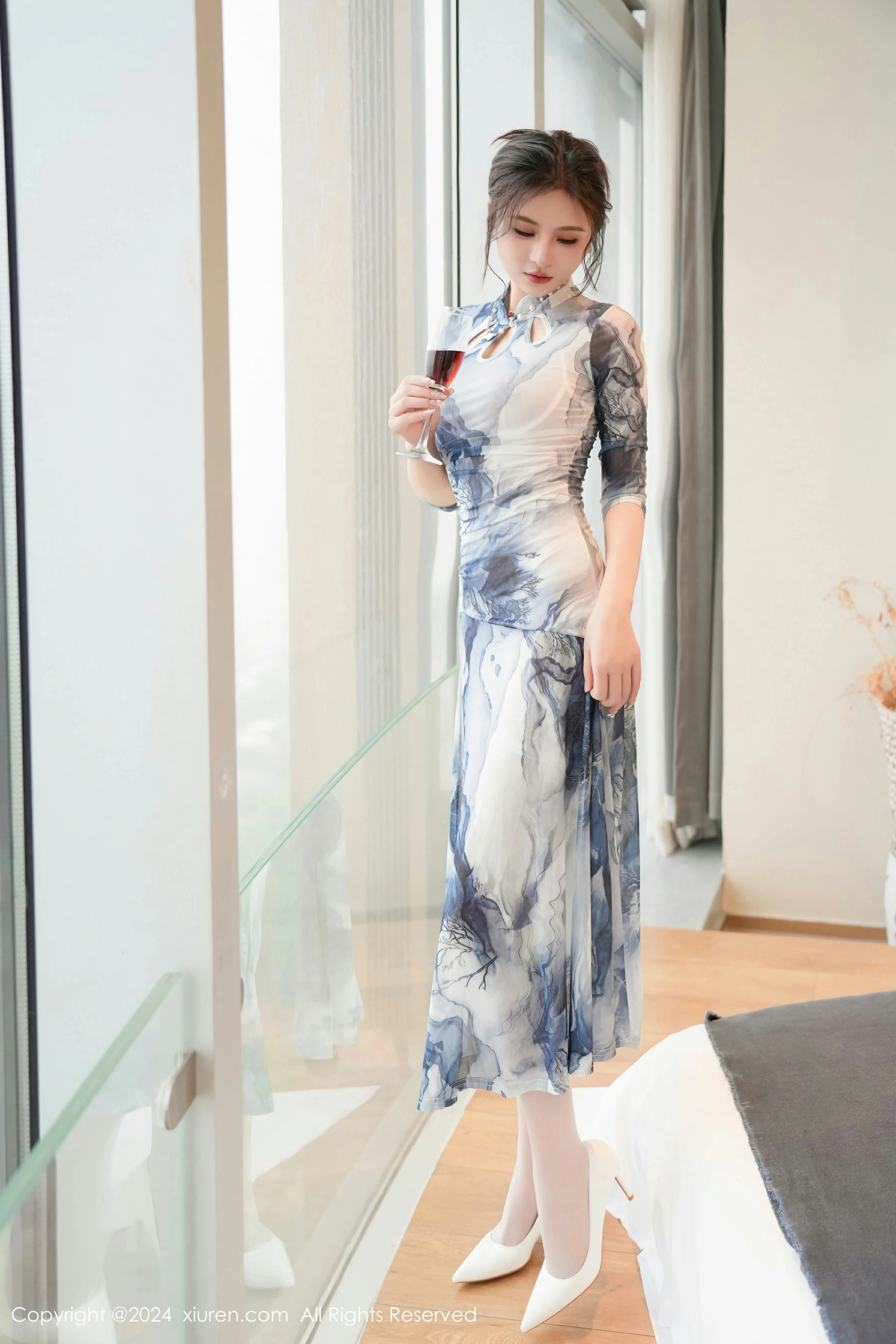 [XiuRen秀人网] 2024.05.23 No.8587 Emily尹菲第1张