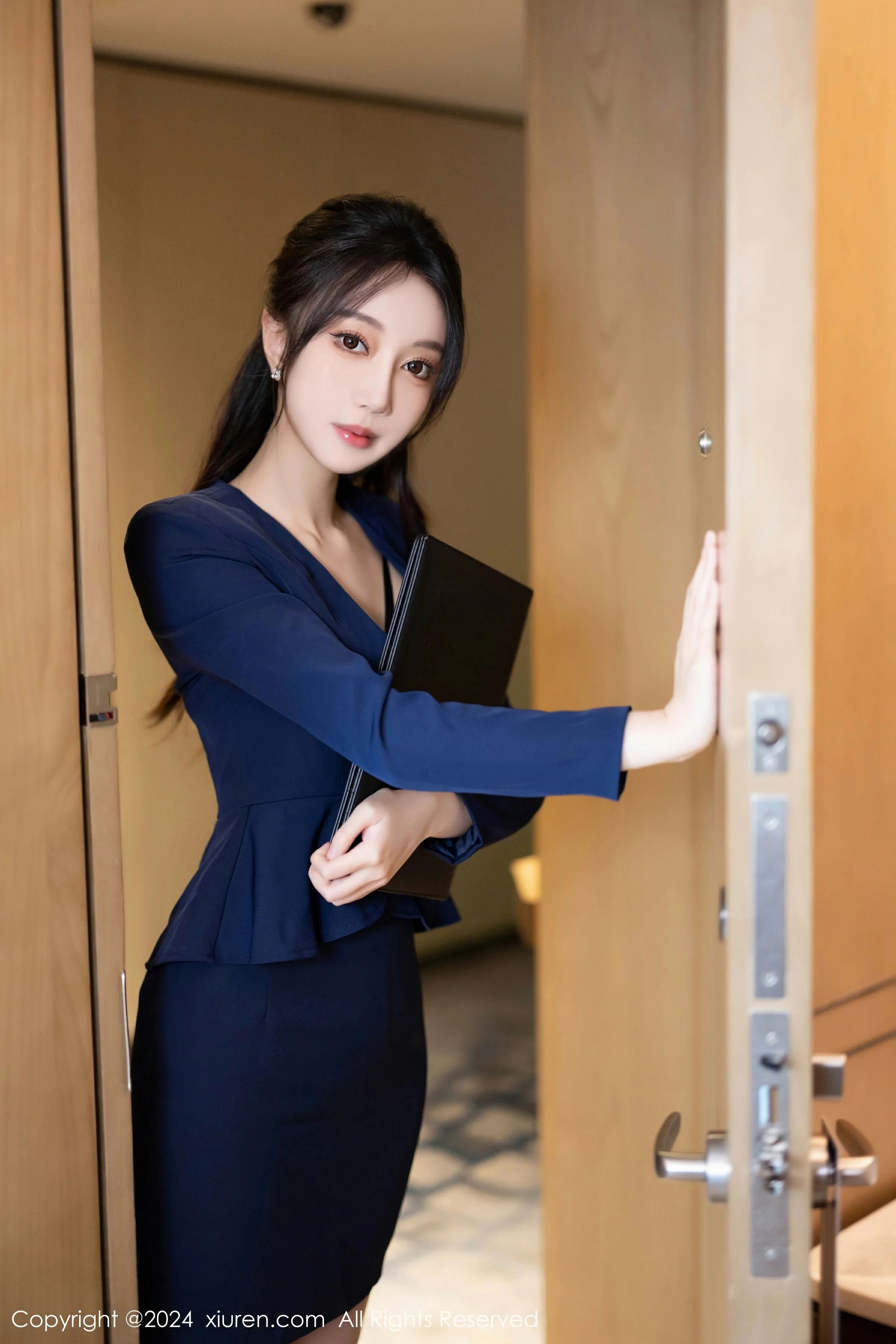 [XiuRen秀人网] 2024.06.07 No.8669 玥儿玥第1张