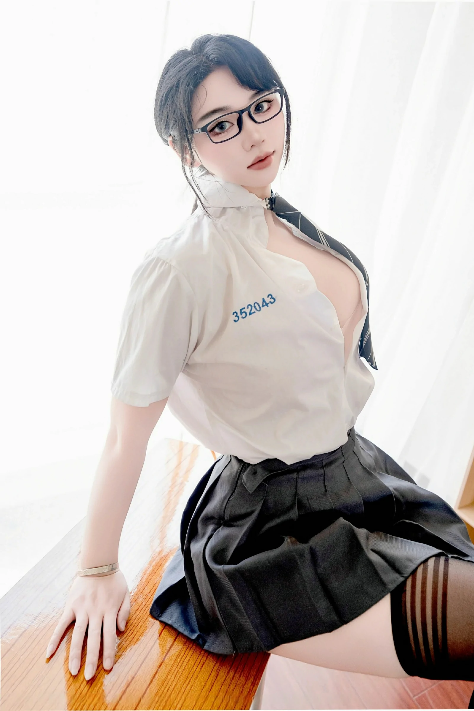 [XIUREN秀人网] 2025.07.10 No.10530 汐汐爱吃草莓第4张