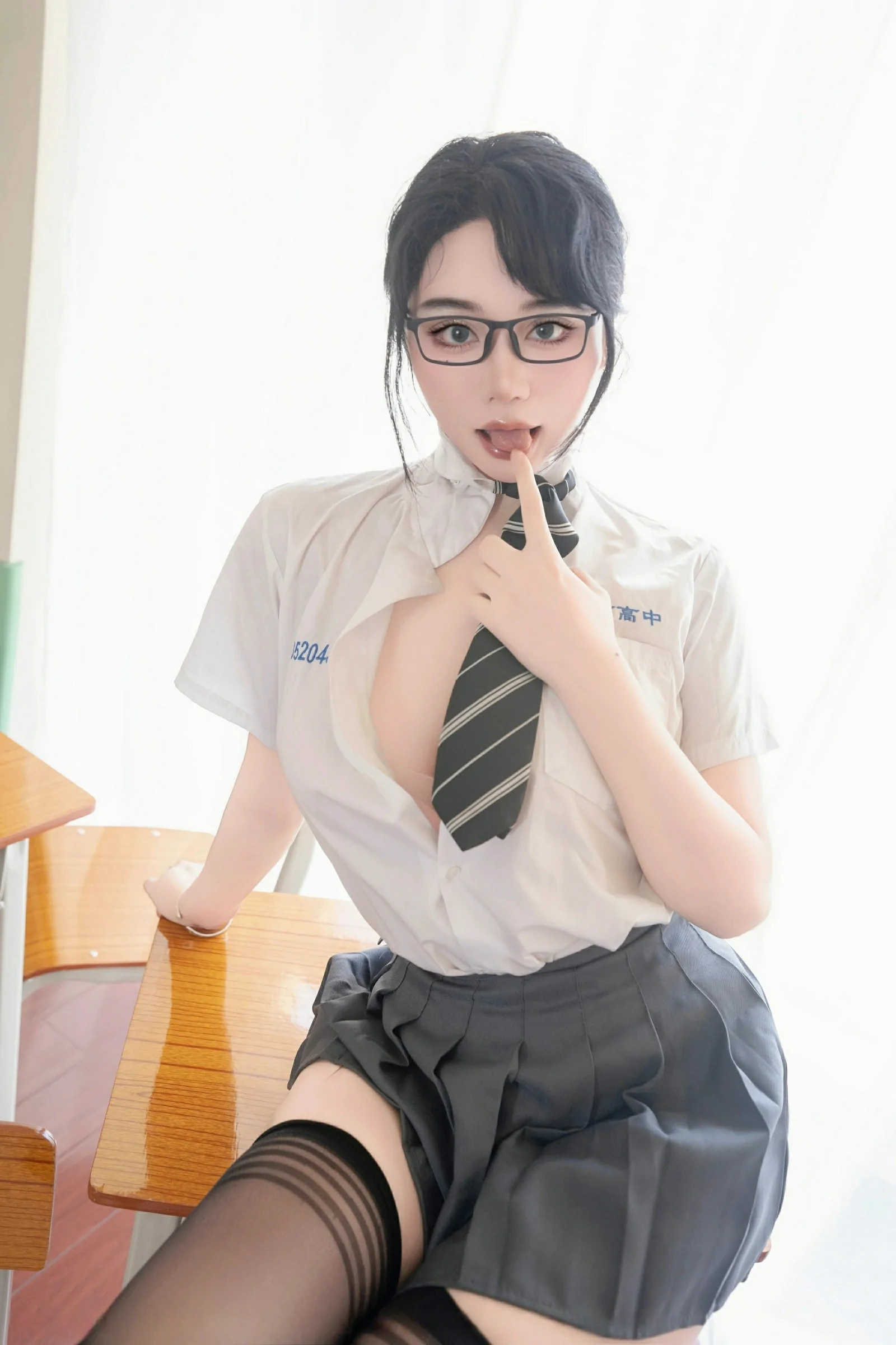 [XIUREN秀人网] 2025.07.10 No.10530 汐汐爱吃草莓第5张