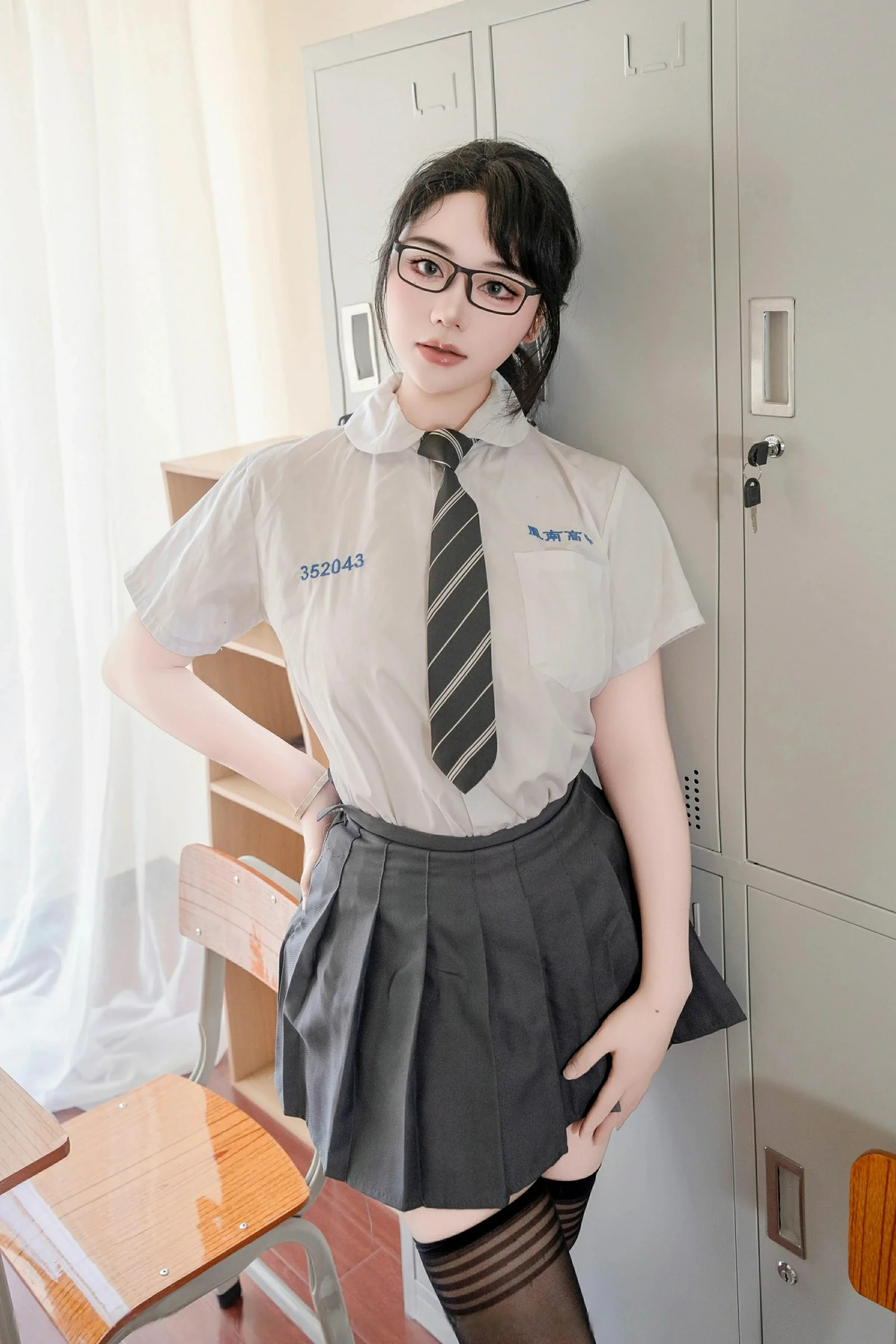 [XIUREN秀人网] 2025.07.10 No.10530 汐汐爱吃草莓第2张