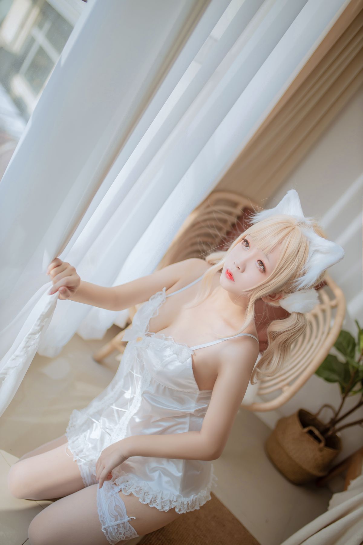 微博人气Coser@日奈娇 私房双丝双人兽耳 在现浏览第1张