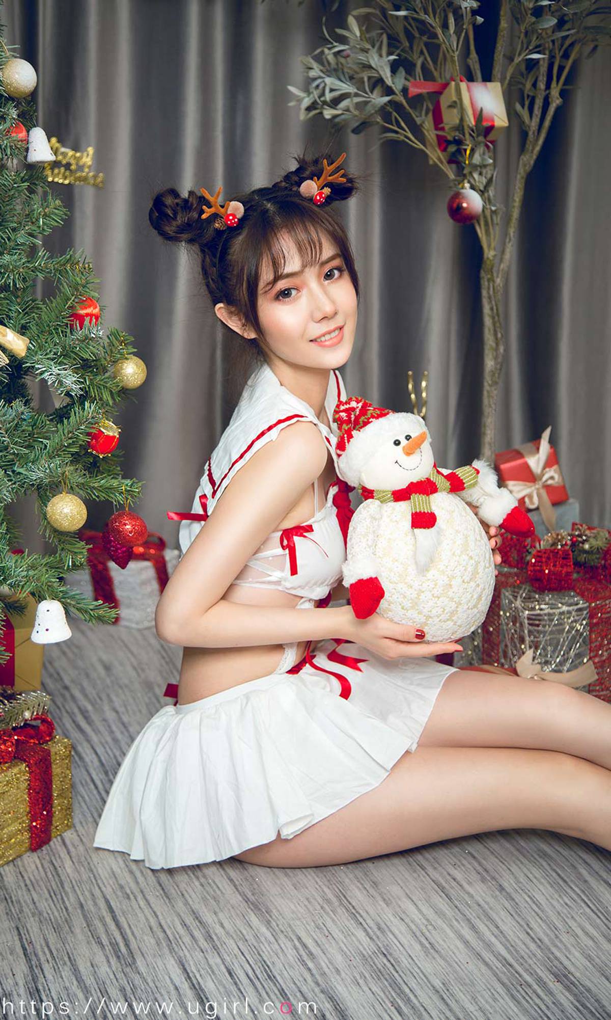 [Ugirls爱犹物] 2019.12.24 No.1679 唐小糖 至服少女圣诞秀 [35P]第2张