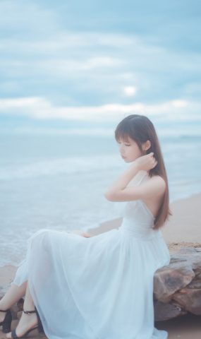 人气动漫Coser@爱老师_PhD 海岸 白裙 在现浏览