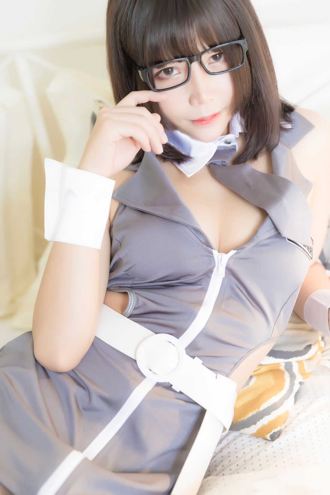 微博红人Coser@抱走莫子aa 黑丝 在现浏览第8张