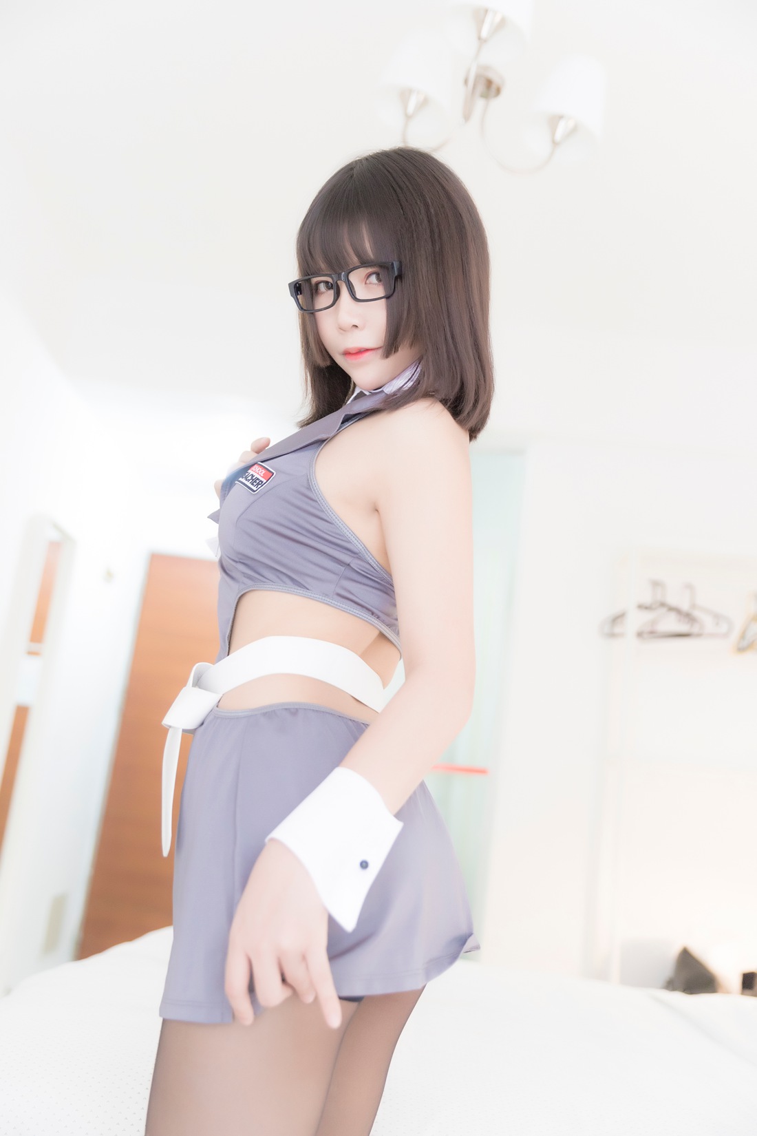 微博红人Coser@抱走莫子aa 黑丝 在现浏览第2张