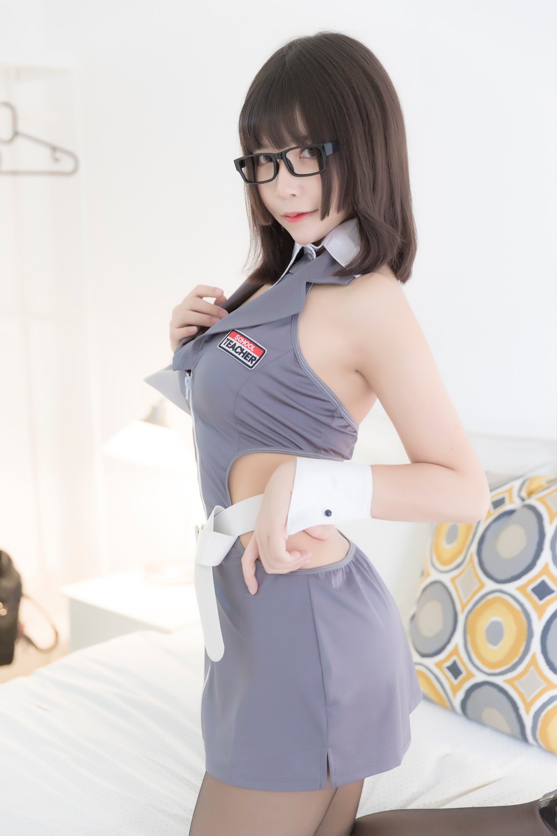 微博红人Coser@抱走莫子aa 黑丝 在现浏览第7张