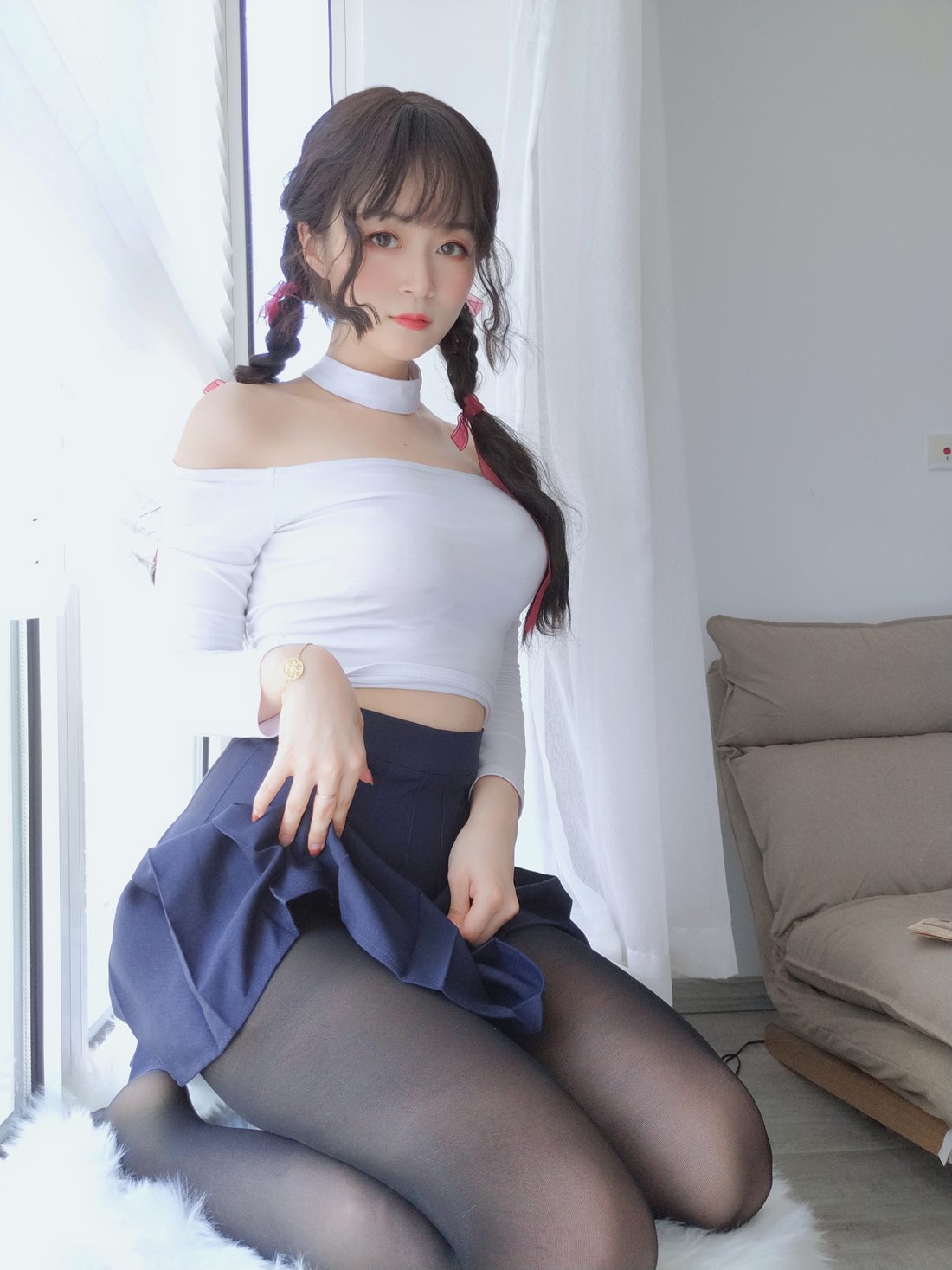 人气动漫Coser@白银81 邻家大解解的黑丝 在现浏览第3张