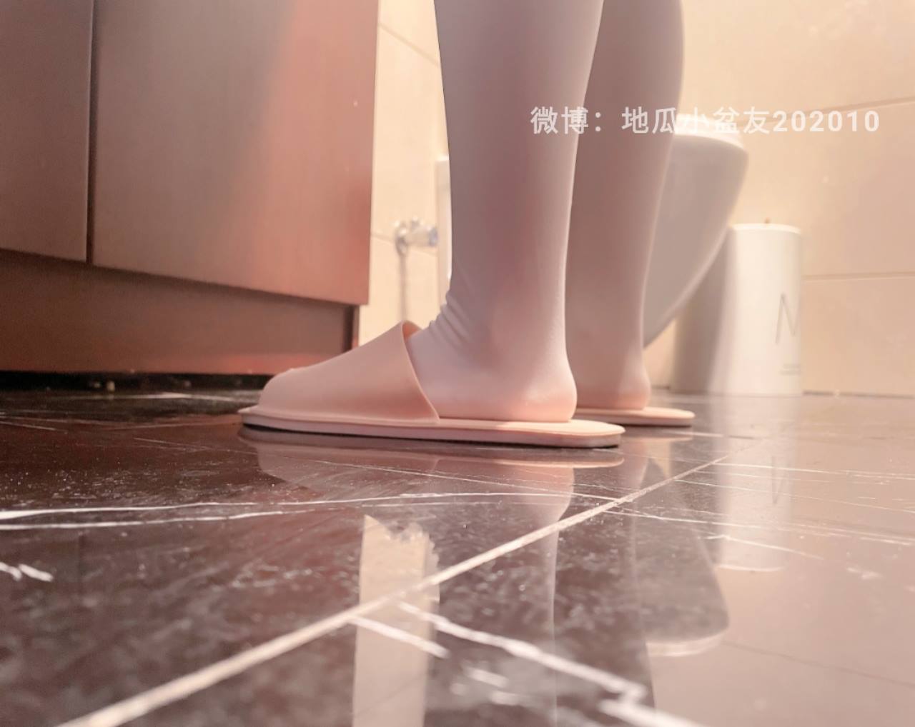 网紅Coser@地瓜小朋友 -蓝女仆装白丝族台球[21P]第3张