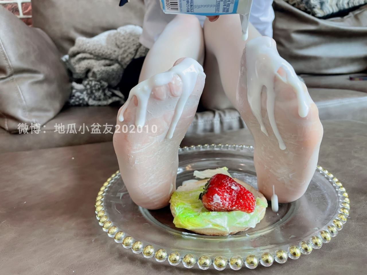 网紅Coser@地瓜小朋友 -地瓜牌白丝嫩足汉堡[87P]第13张