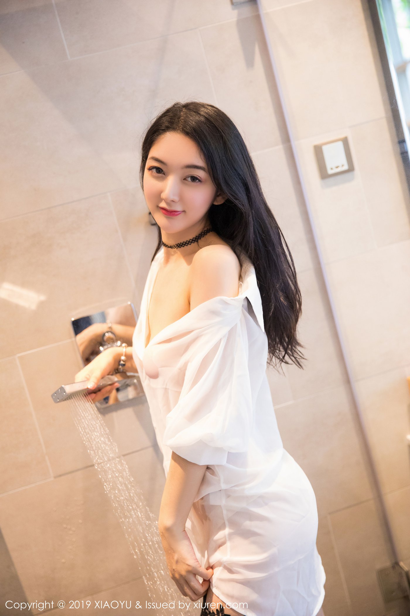 [XIAOYU语画界]YU20191210VOL0211 2019.12.10 VOL.211 诱人姿态下芊芊美腿 Angela小热巴[100+1P]第7张