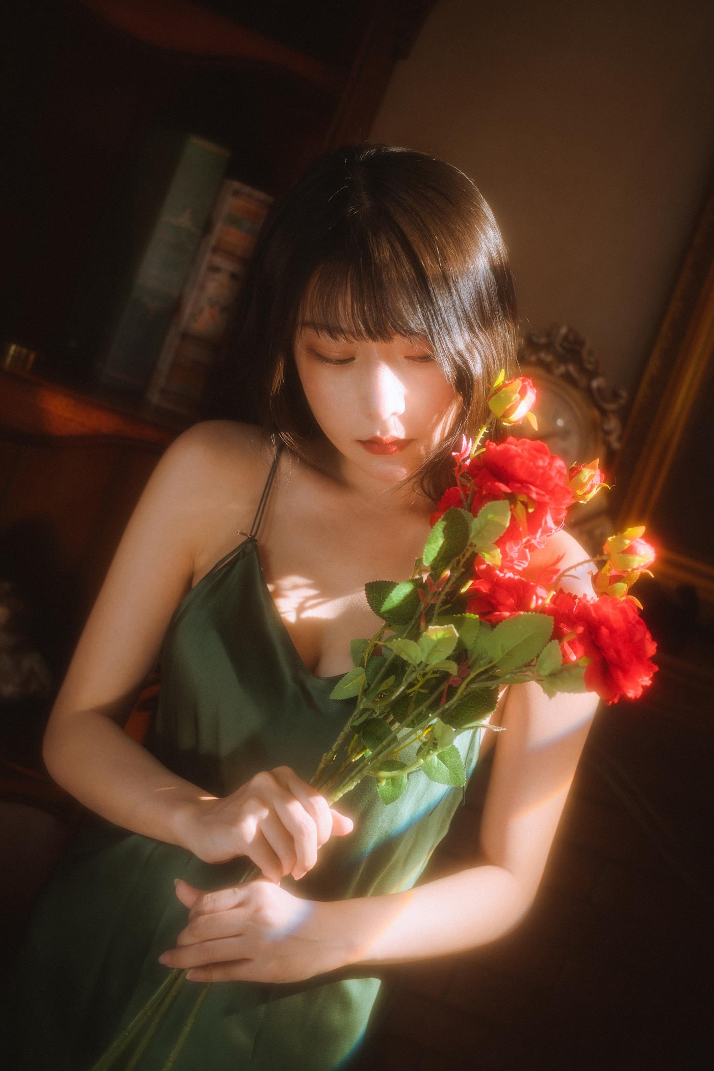 网紅Coser@香草喵露露  杨枝甘露 绿色连衣裙 [45P]第9张