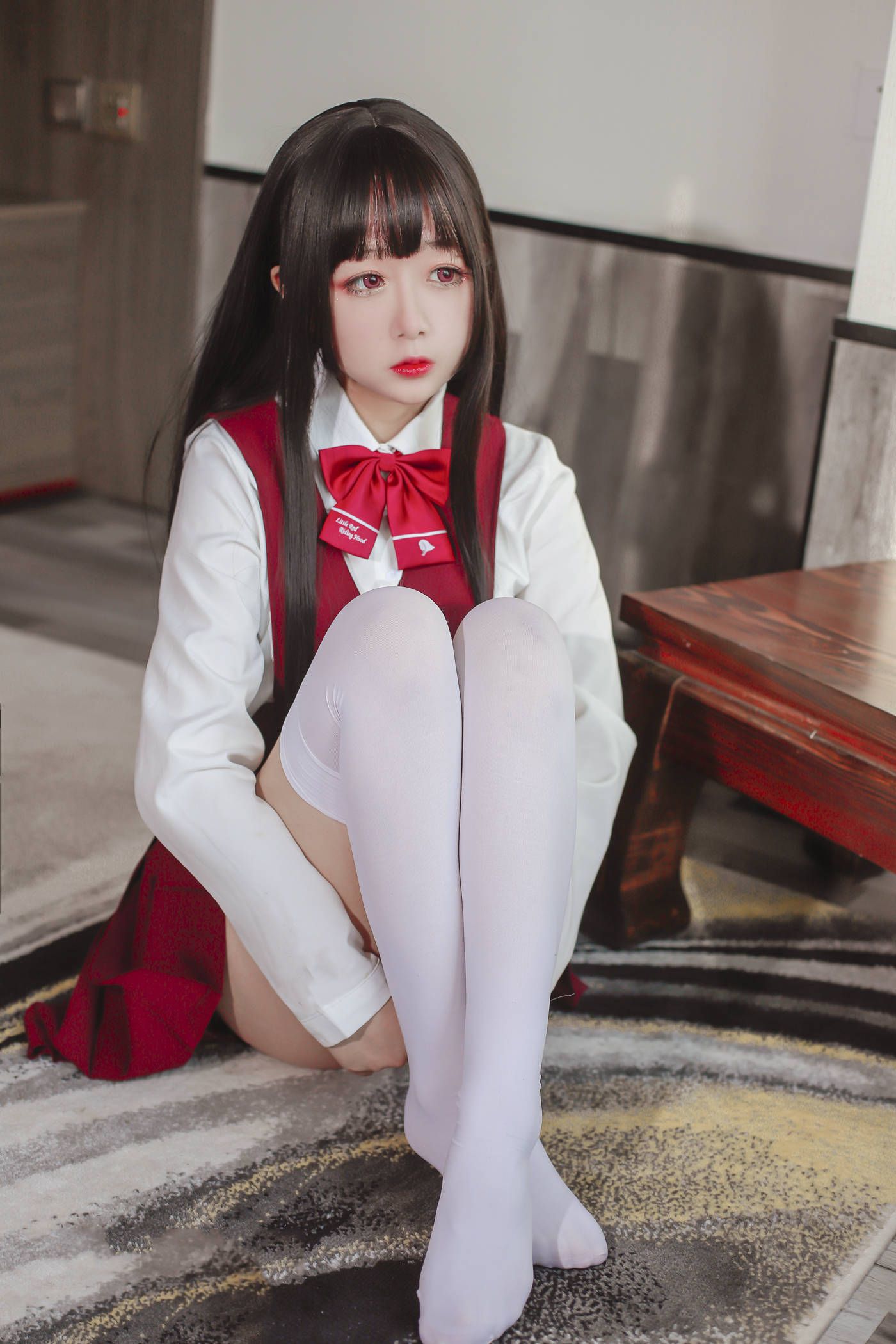 Cosplay日奈娇- JK少女红裙 [28P]第2张