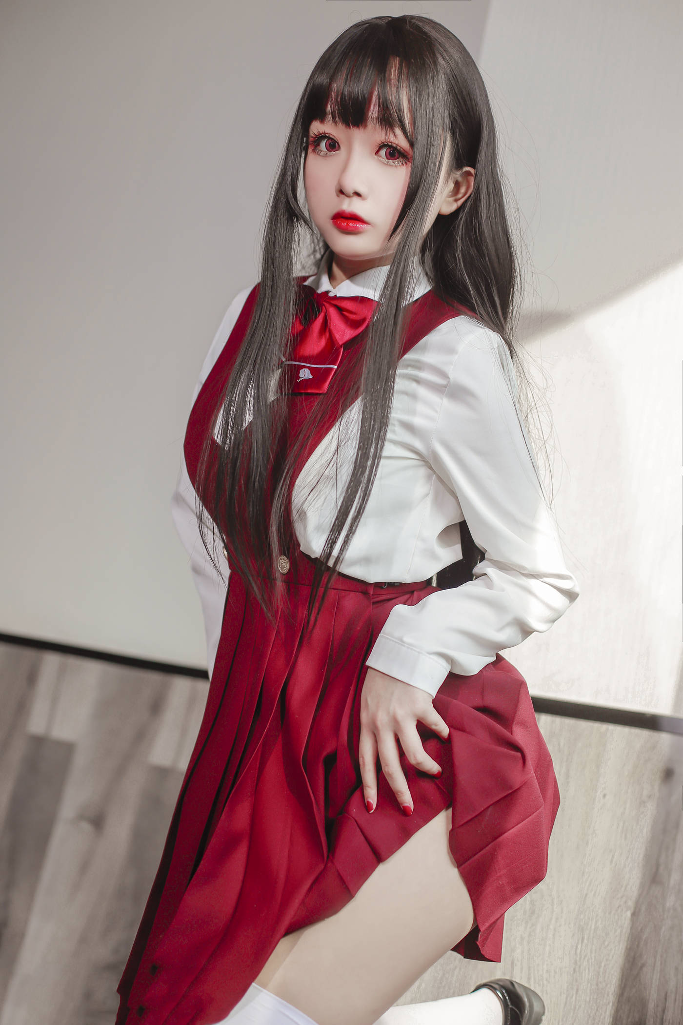 Cosplay日奈娇- JK少女红裙 [28P]第2张