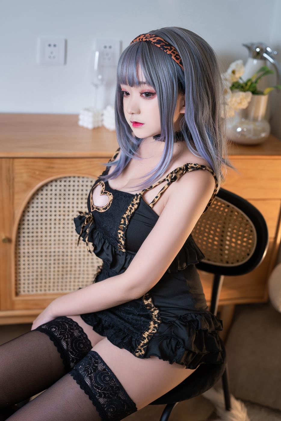 网紅Coser@-桃夭葵 连体小豹纹 [40P]第5张