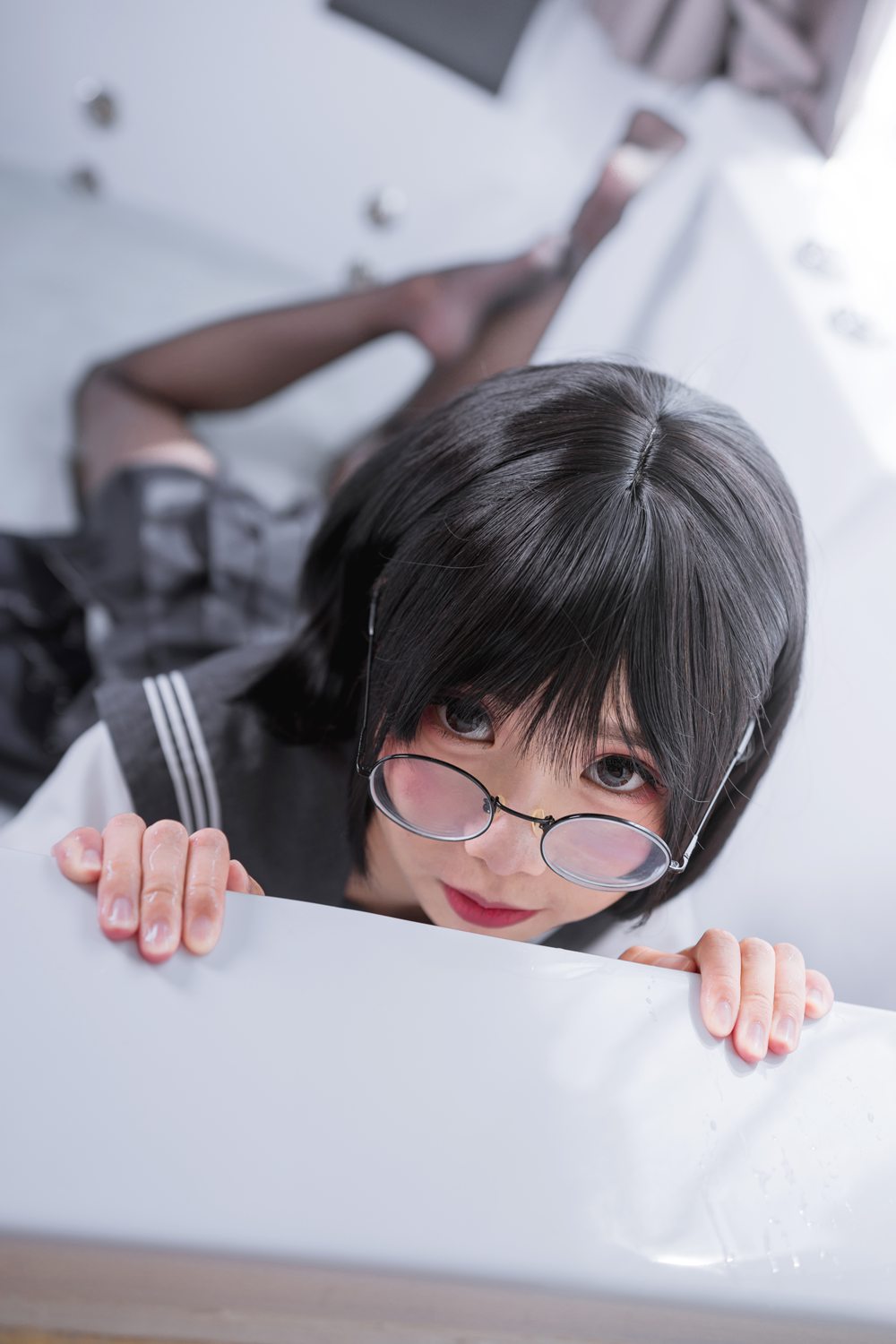 网荭Coser@面饼仙儿 脑内少女 黑丝JK 在现浏览第1张