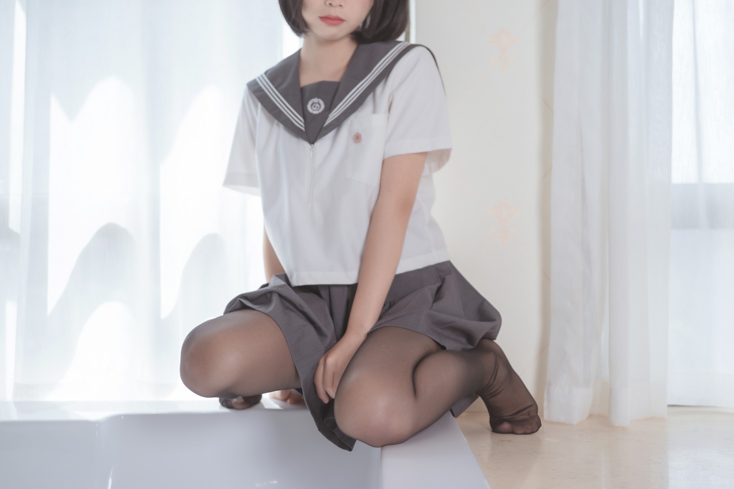 网荭Coser@面饼仙儿 脑内少女 黑丝JK 在现浏览第5张