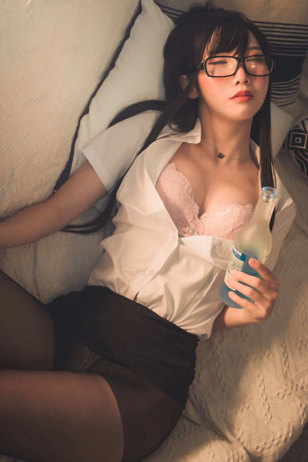 网荭Coser@面饼仙儿 黑丝OL 在现浏览第3张