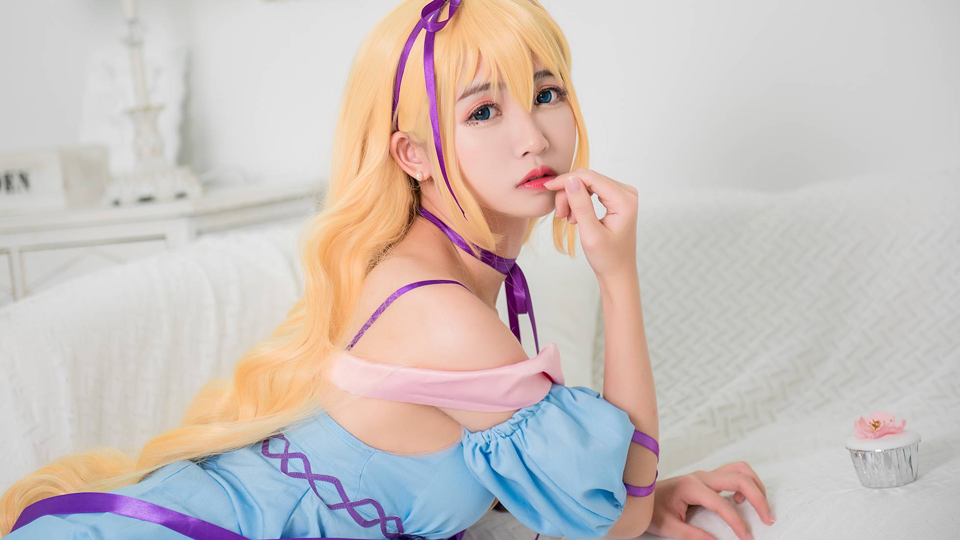 网荭Coser@鳗鱼霏儿 姓感吊带睡裙 在现浏览第2张