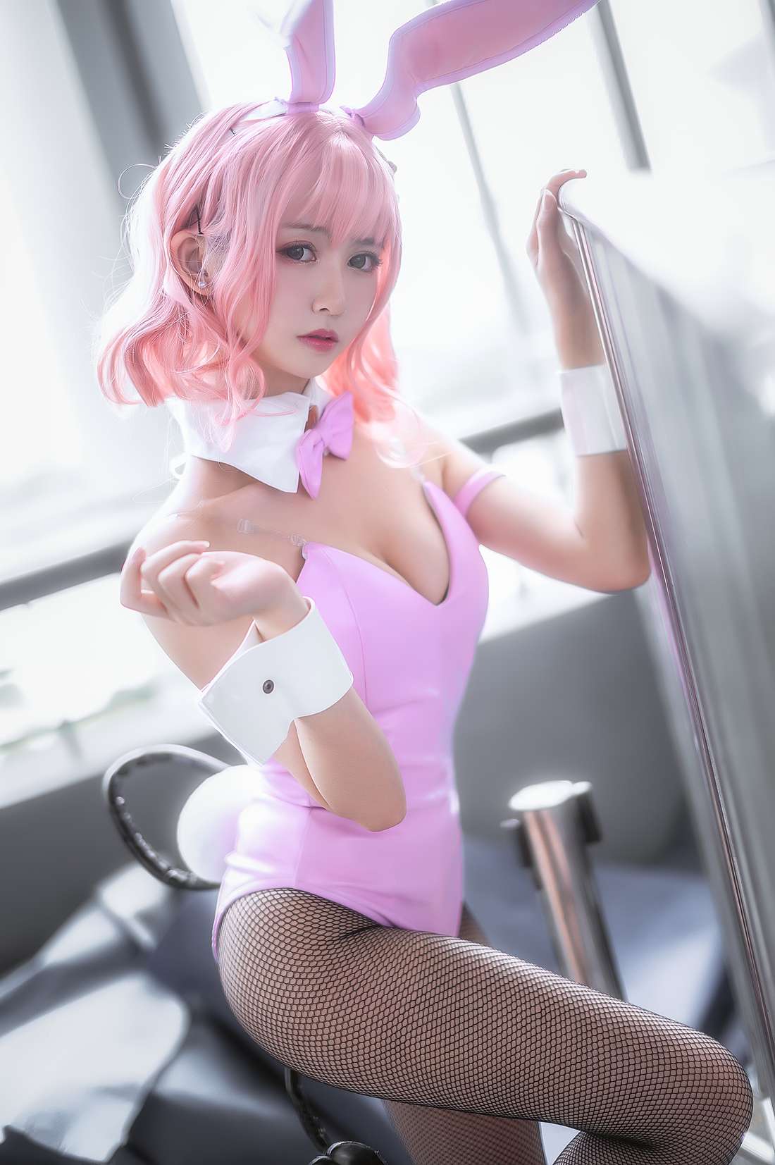 网荭Coser@鳗鱼霏儿 粉红兔女郎 在现浏览第1张