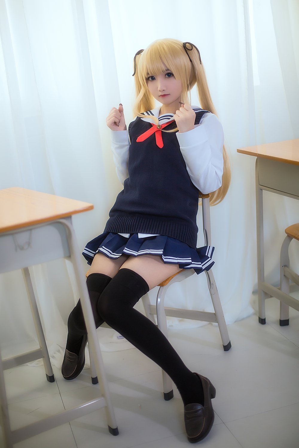 微博红人Coser@鬼畜摇 校服 在现浏览第2张