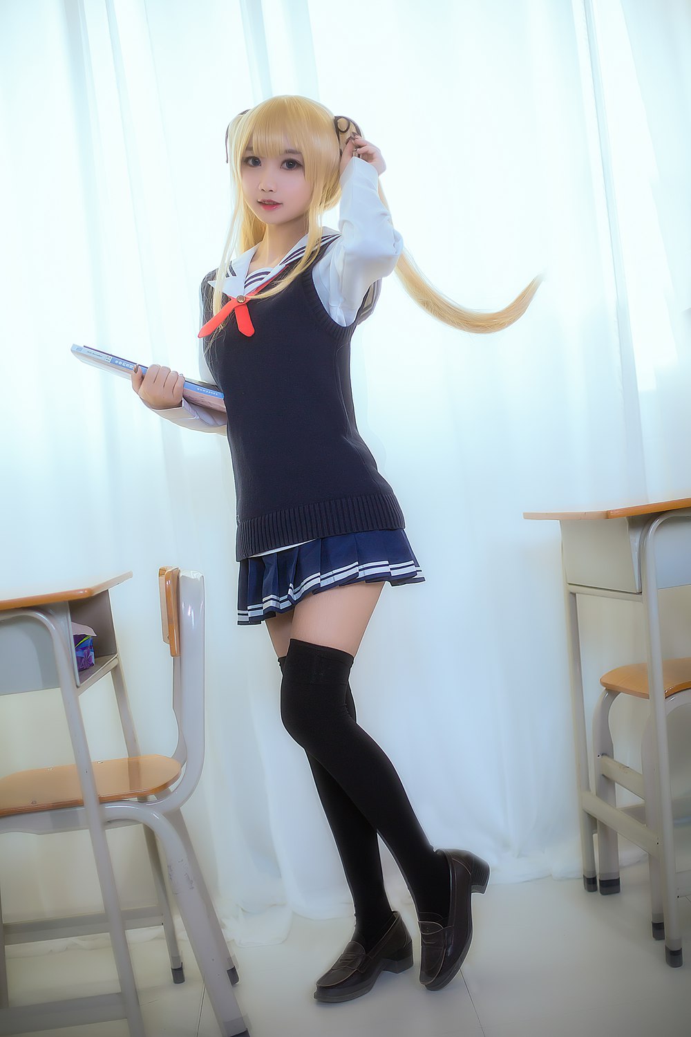 微博红人Coser@鬼畜摇 校服 在现浏览第3张