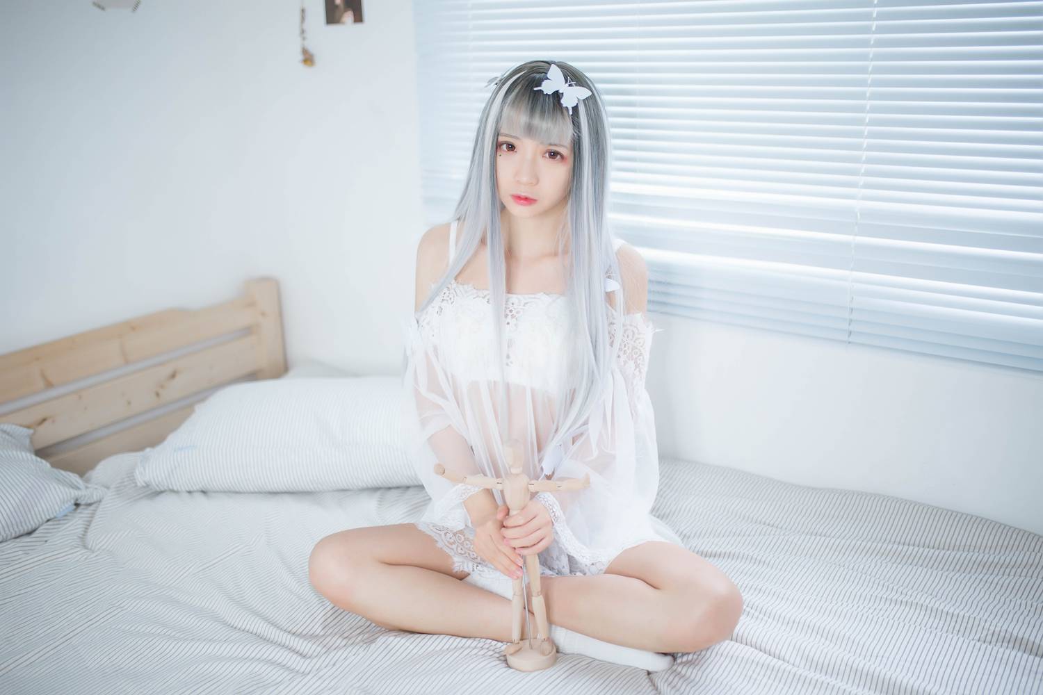 网荭Coser@疯猫ss 白纱 在现浏览第6张