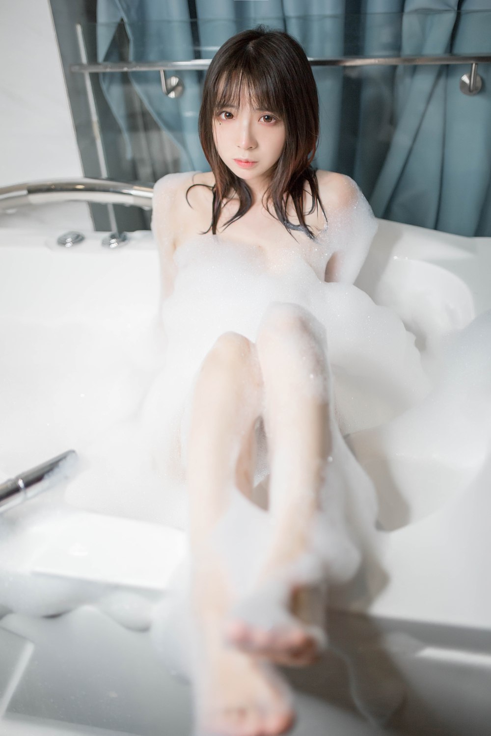 网荭Coser@疯猫ss 泡泡浴写真 在现浏览第3张