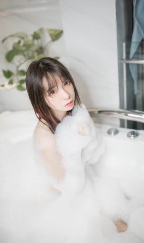 网荭Coser@疯猫ss 泡泡浴写真 在现浏览