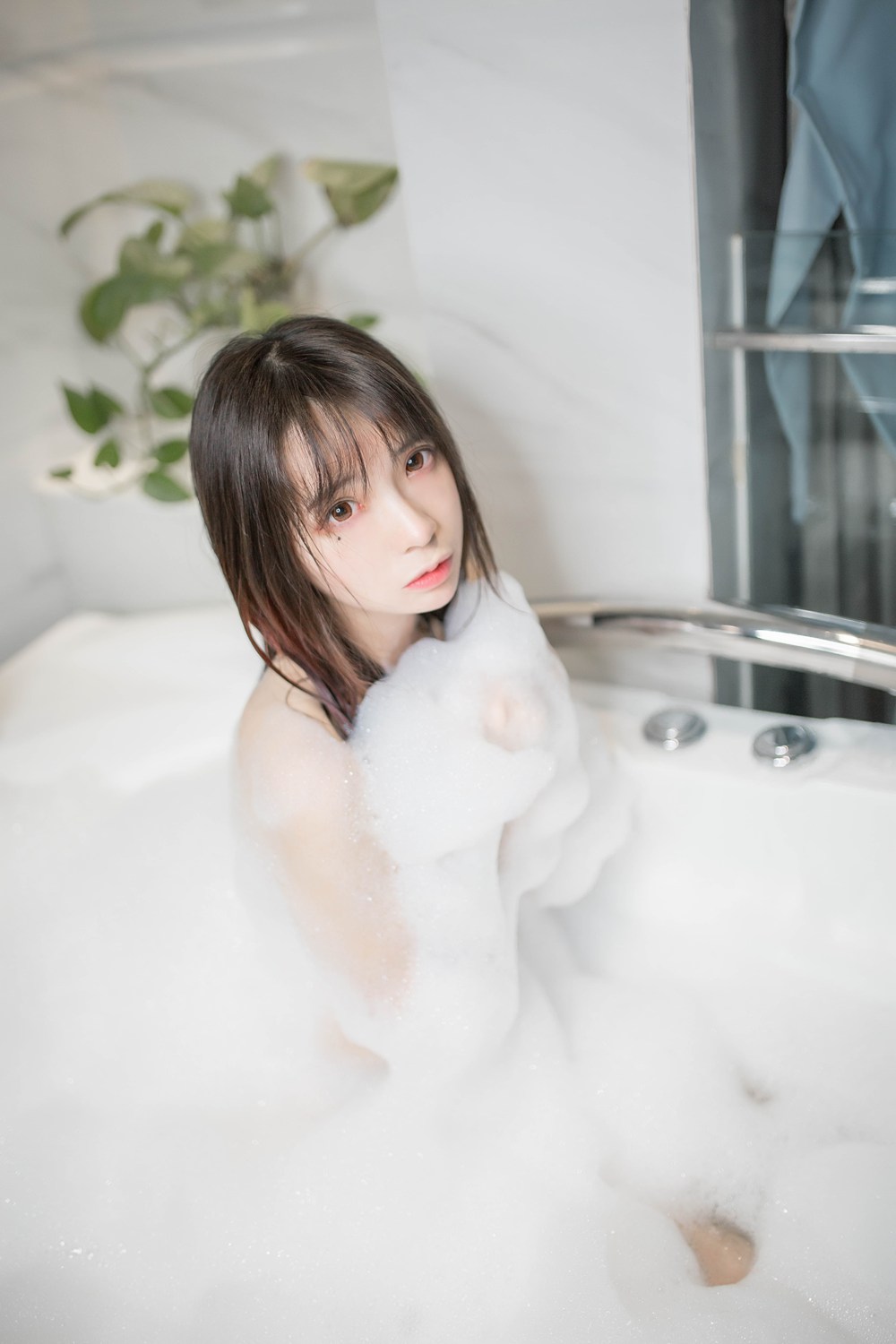 网荭Coser@疯猫ss 泡泡浴写真 在现浏览第3张