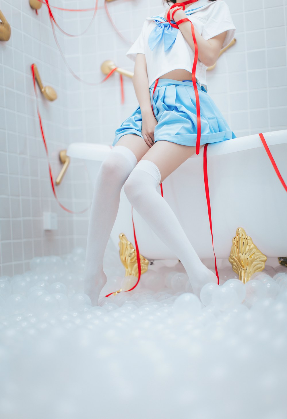 网荭Coser@疯猫ss 浴室JK 在现浏览第1张