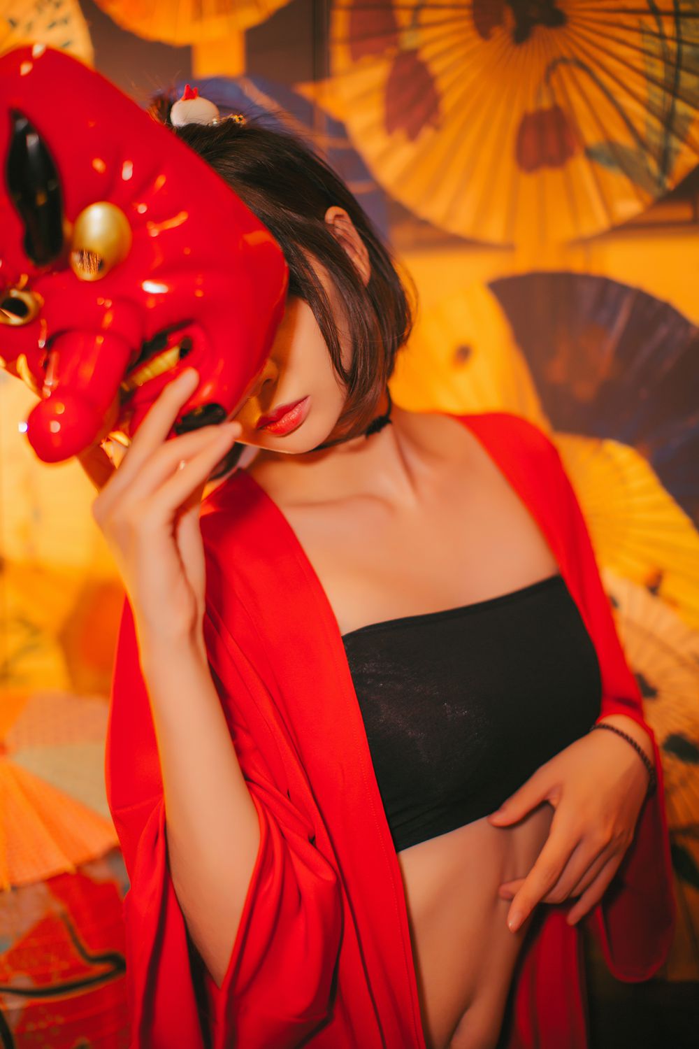 网荭Coser@疯猫ss 红色羽衣 在现浏览第2张